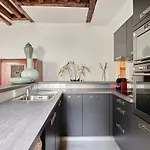 Apartment Center Of Paris By Studio Prestige
