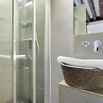 Apartment Center Of Paris By Studio Prestige