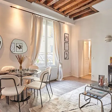 Center Of By Prestige Apartment *