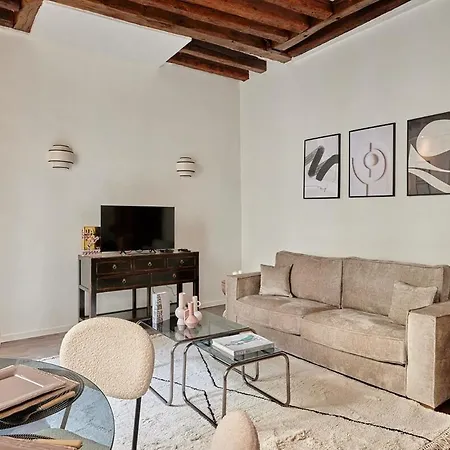Center Of By Prestige Apartment *